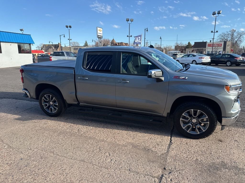 Used 2025 Chevrolet Silverado 1500 LT AWD/4WD image 6