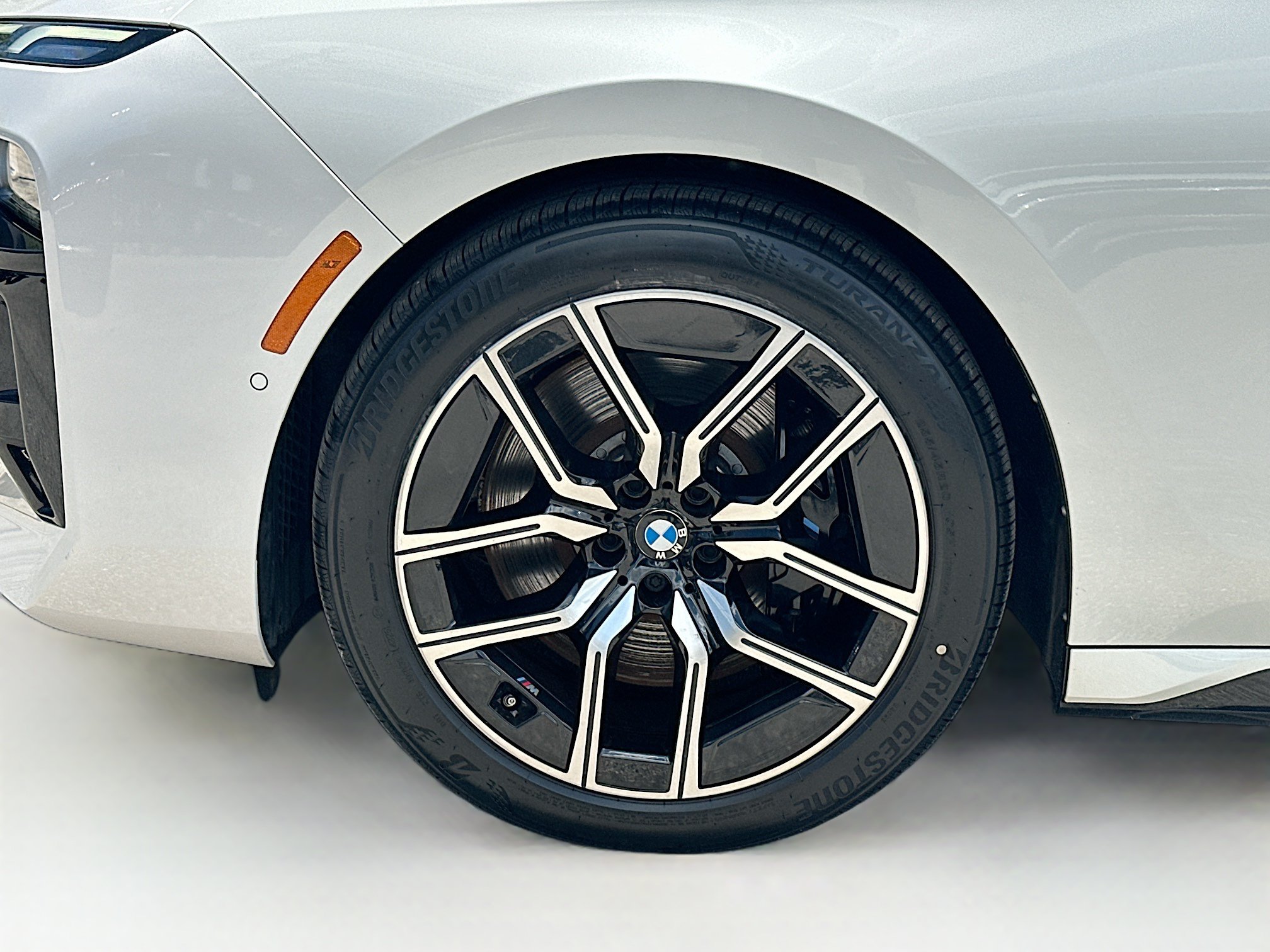 Used 2023 BMW 740i w/ Parking Assistance Package RWD image 32
