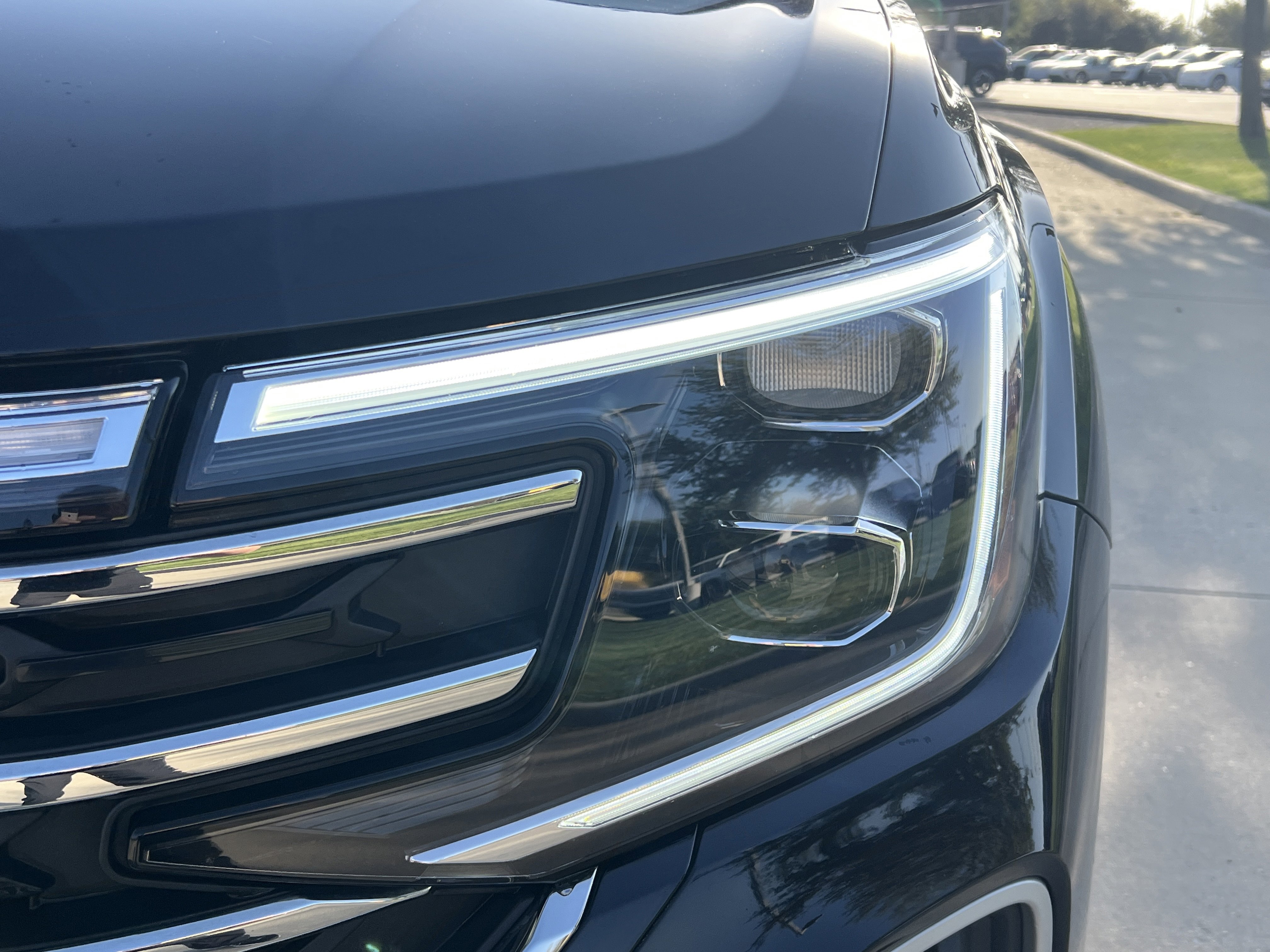 Certified 2025 Volkswagen Atlas SE w/ Panoramic Sunroof Package FWD image 6