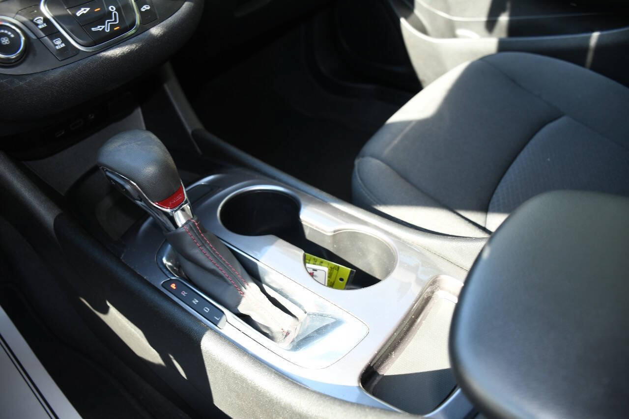 Used 2021 Chevrolet Malibu RS FWD image 35
