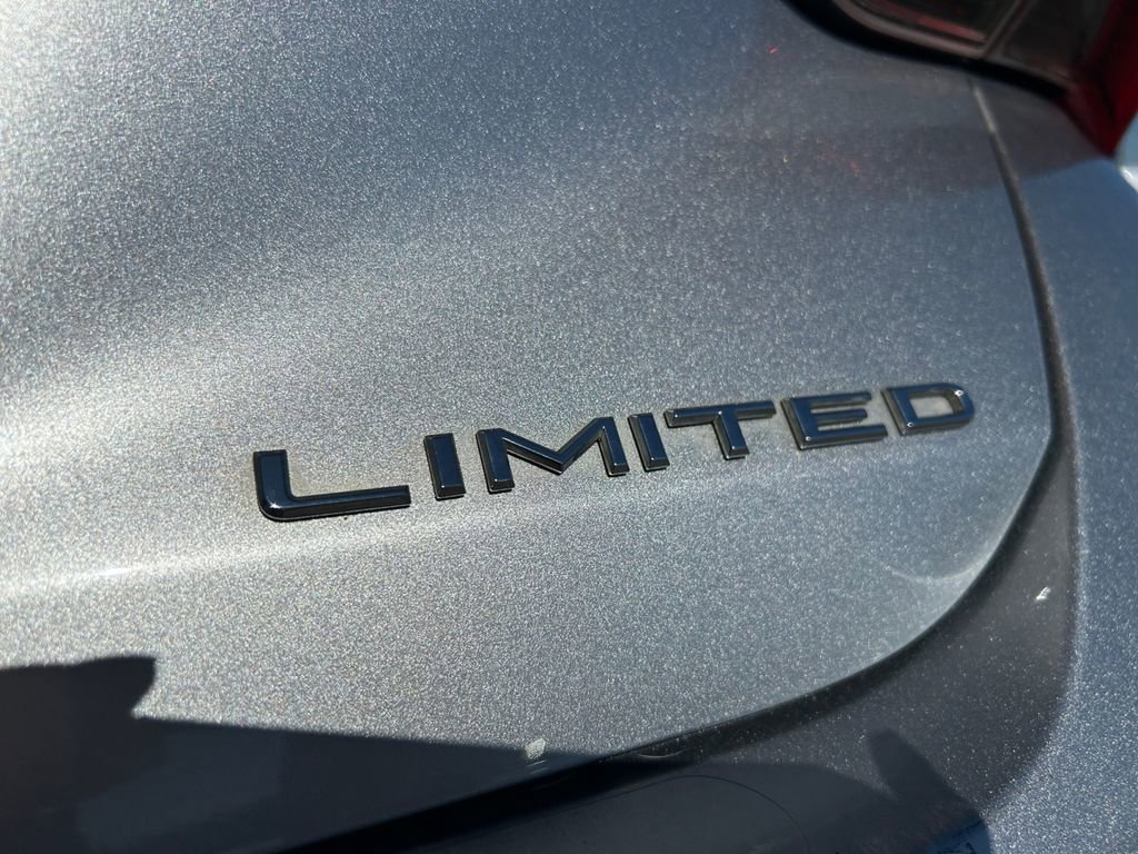 Used 2019 Toyota Avalon Limited image 32