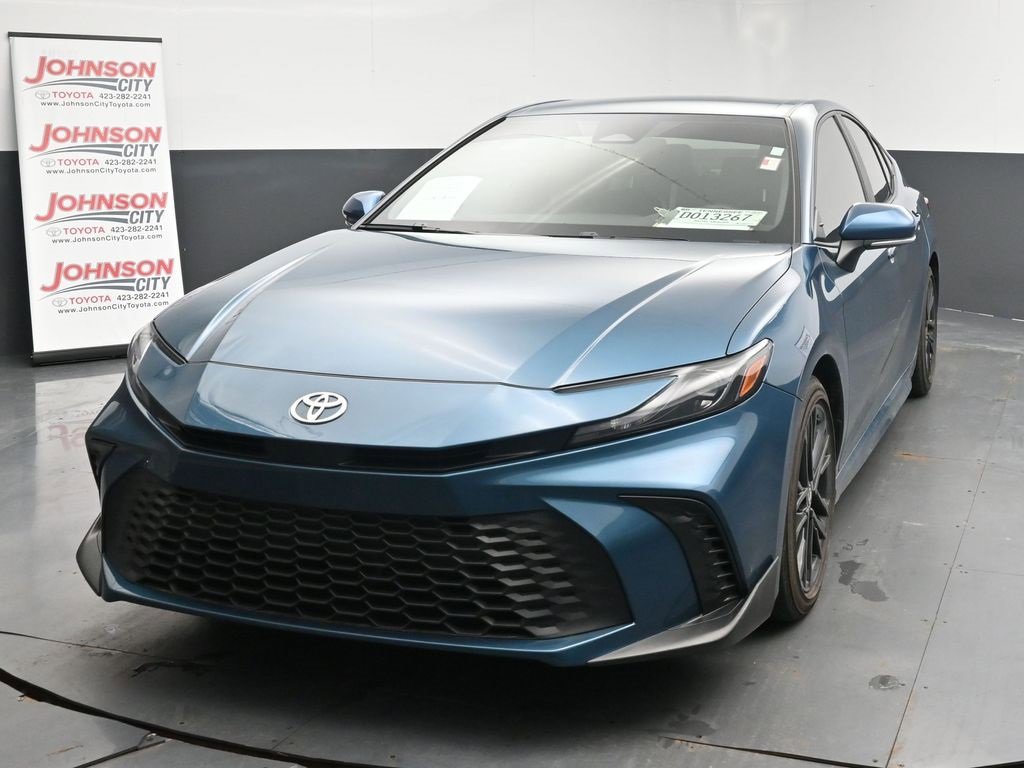 Used 2025 Toyota Camry SE w/ Convenience Package image 4