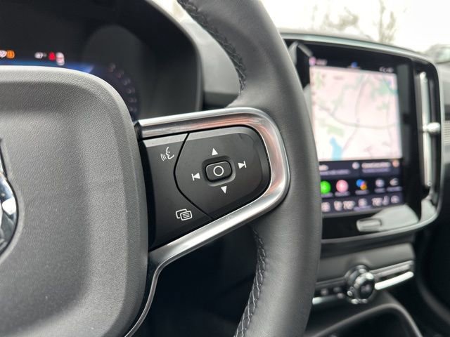 Certified 2023 Volvo XC40 B5 Plus w/ Climate Package image 27