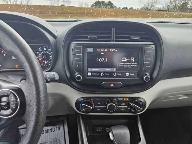 Used 2022 Kia Soul LX image 17