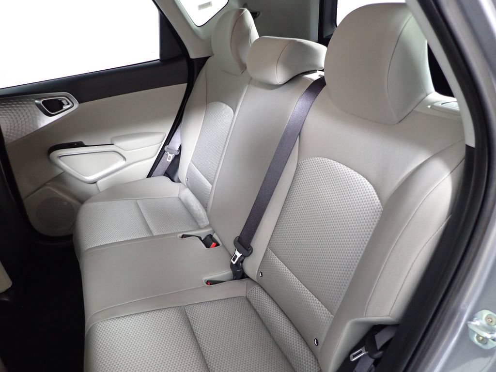 Used 2025 Kia Soul LX w/ LX Technology Package FWD image 37