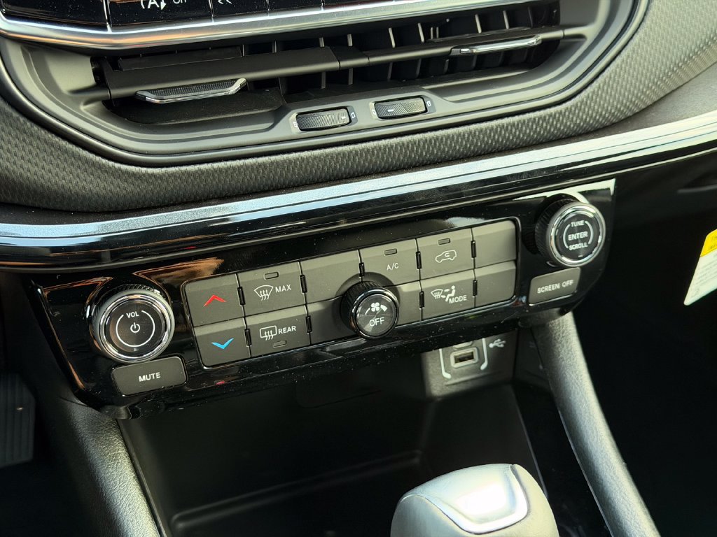 New 2026 Jeep Compass Latitude AWD/4WD image 17