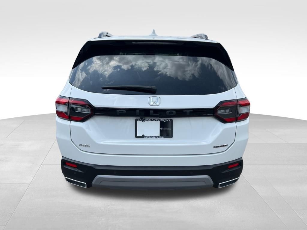 Used 2023 Honda Pilot Touring image 6