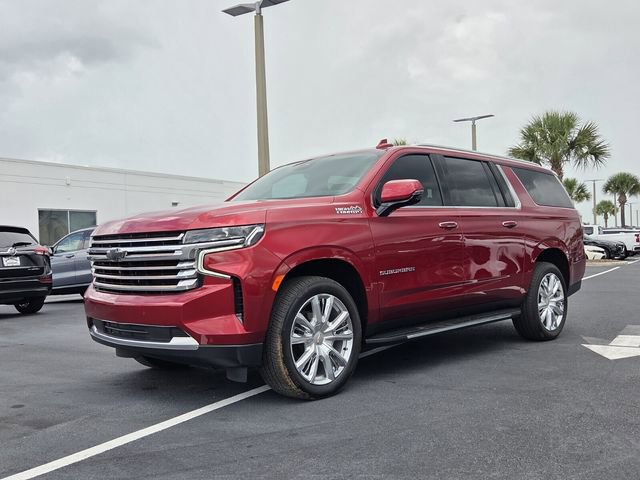 Used 2024 Chevrolet Suburban High Country RWD image 2