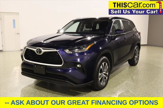 Used 2023 Toyota Highlander XLE image 3