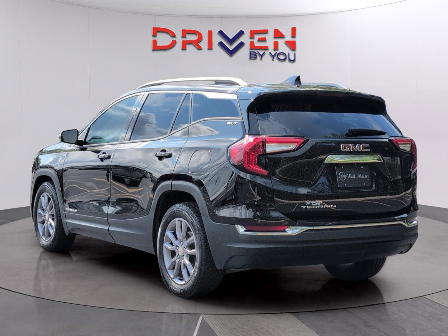 Used 2023 GMC Terrain SLT FWD image 3