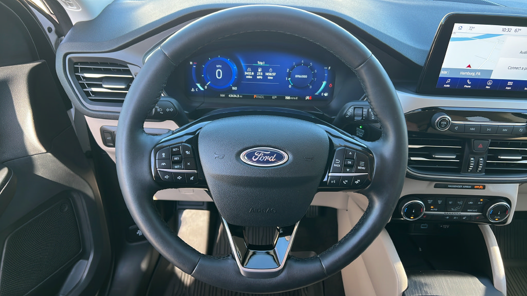 Used 2022 Ford Escape SEL w/ Technology Package AWD/4WD image 15