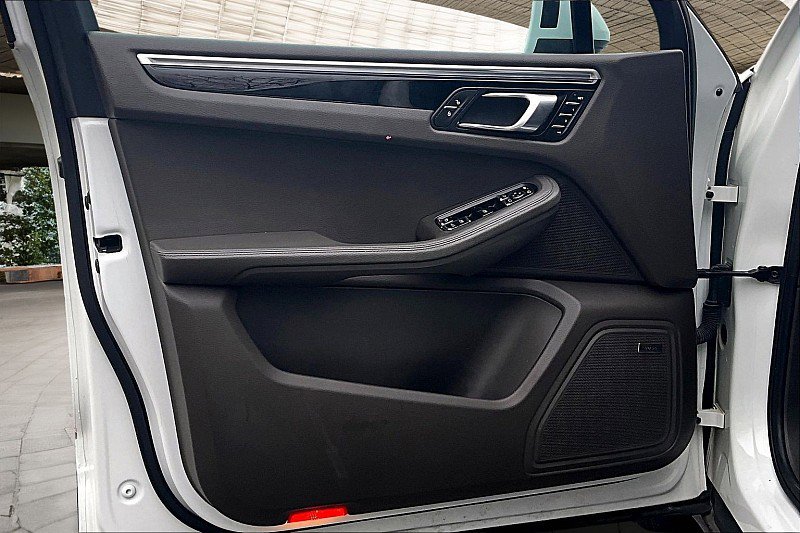 Used 2017 Porsche Macan S image 17