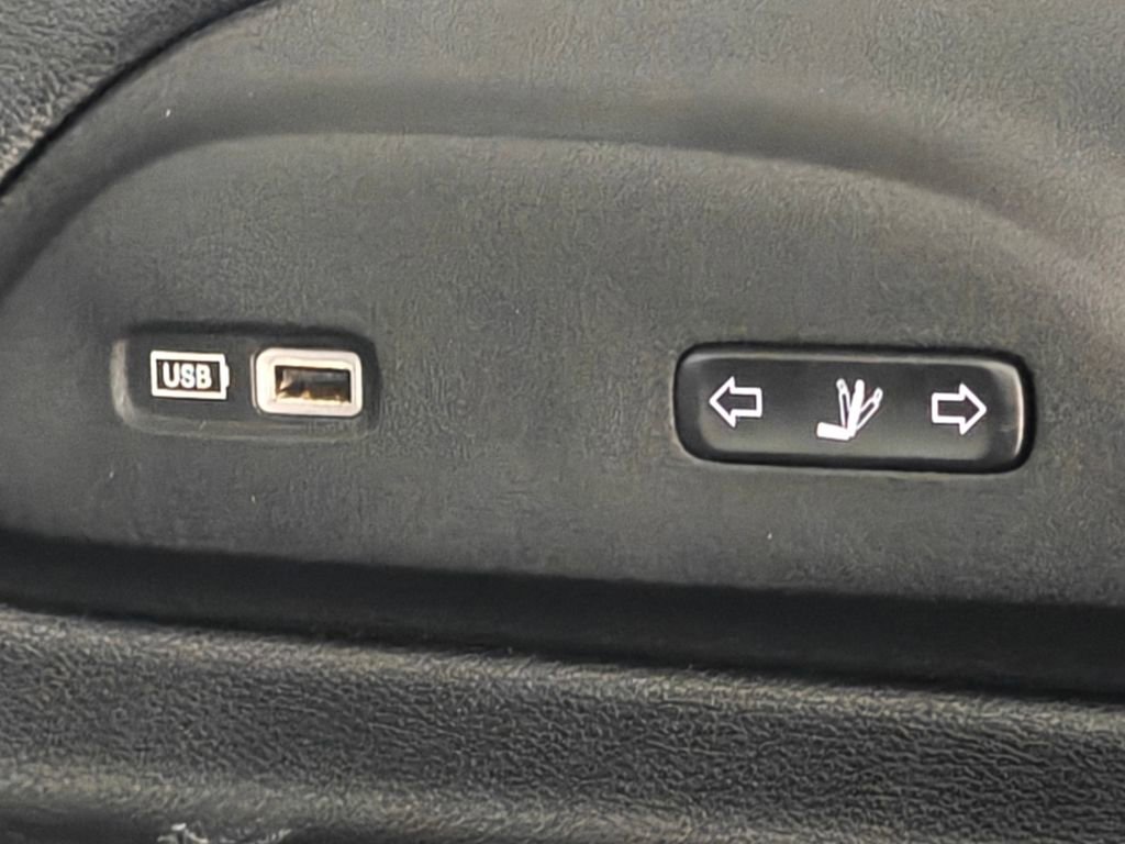 Used 2017 Chrysler Pacifica Limited FWD image 33