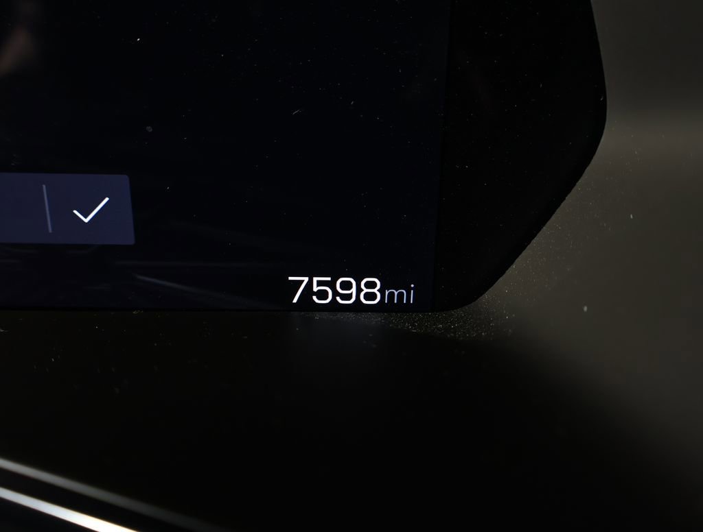 Used 2024 GMC Canyon AT4 w/ Technology Package image 9