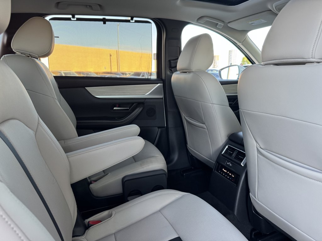 Used 2024 MAZDA CX-90 Plug-In Hybrid w/ Preferred AWD/4WD image 39