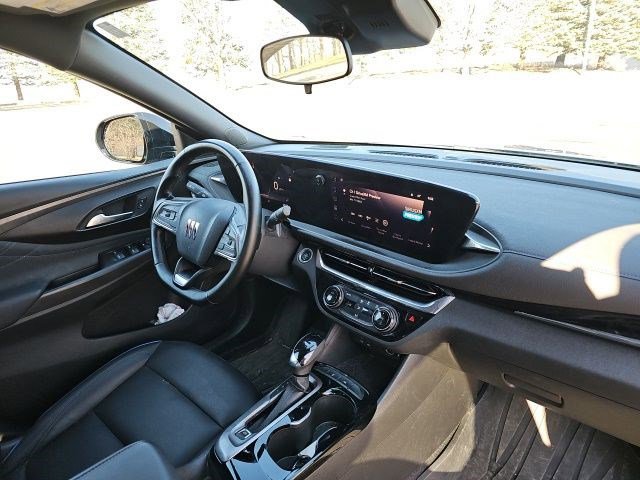Used 2024 Buick Envista Sport Touring image 14
