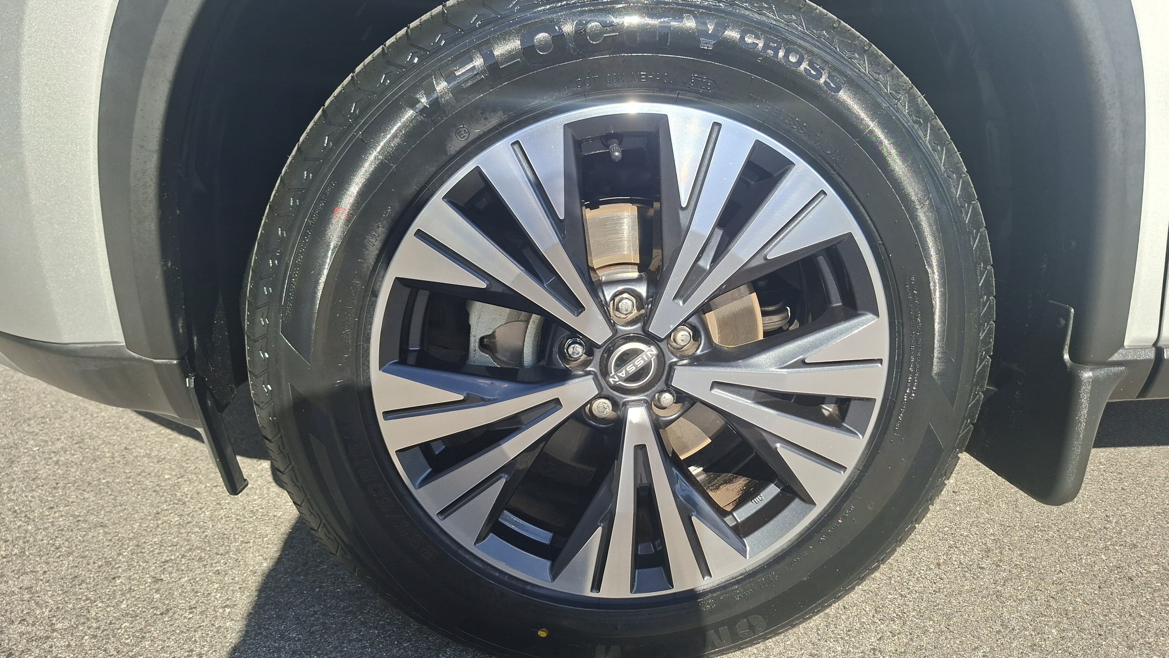 Used 2023 Nissan Rogue SV FWD image 25