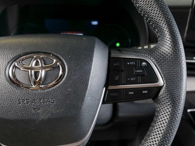 Used 2023 Toyota Sienna Limited AWD/4WD image 14