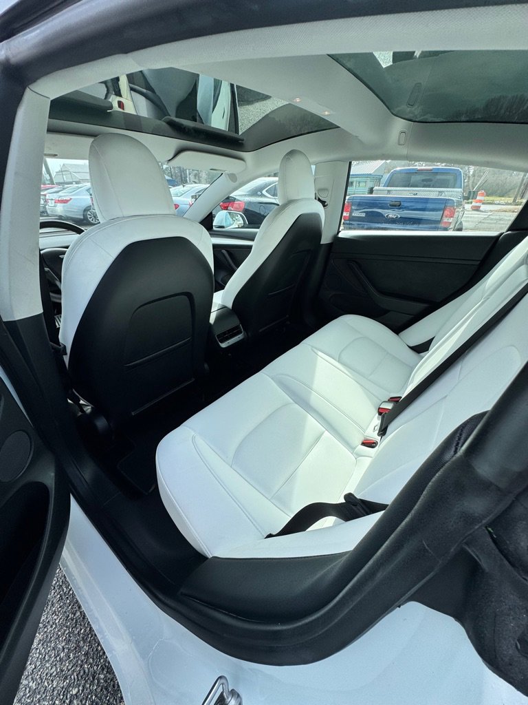Used 2022 Tesla Model 3 Performance image 12
