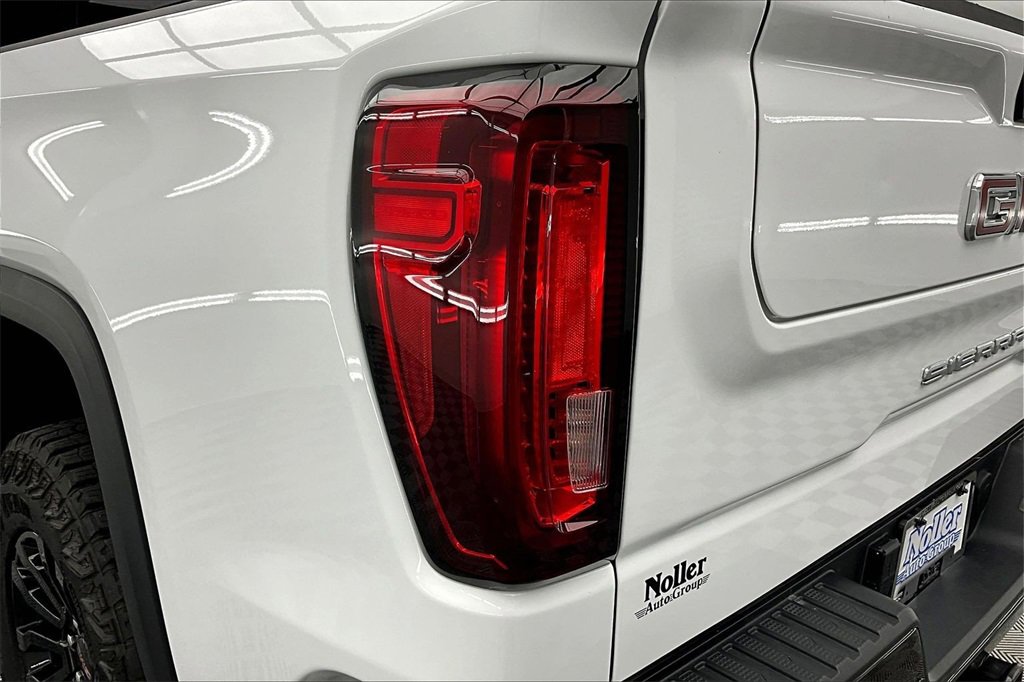 Used 2023 GMC Sierra 1500 AT4X image 31