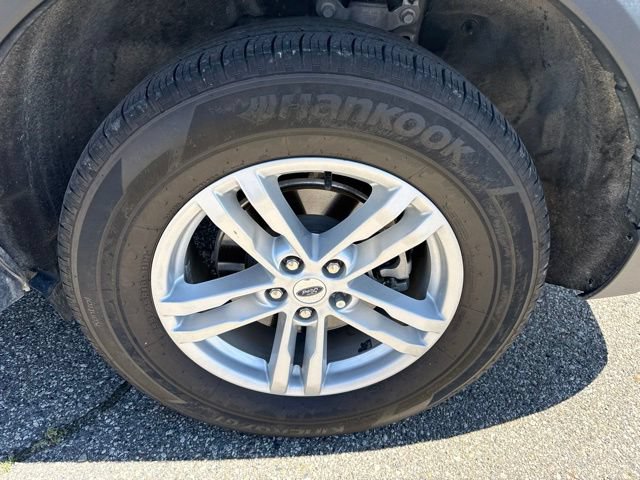 Used 2024 Ford Explorer XLT w/ Equipment Group 202A AWD/4WD image 4