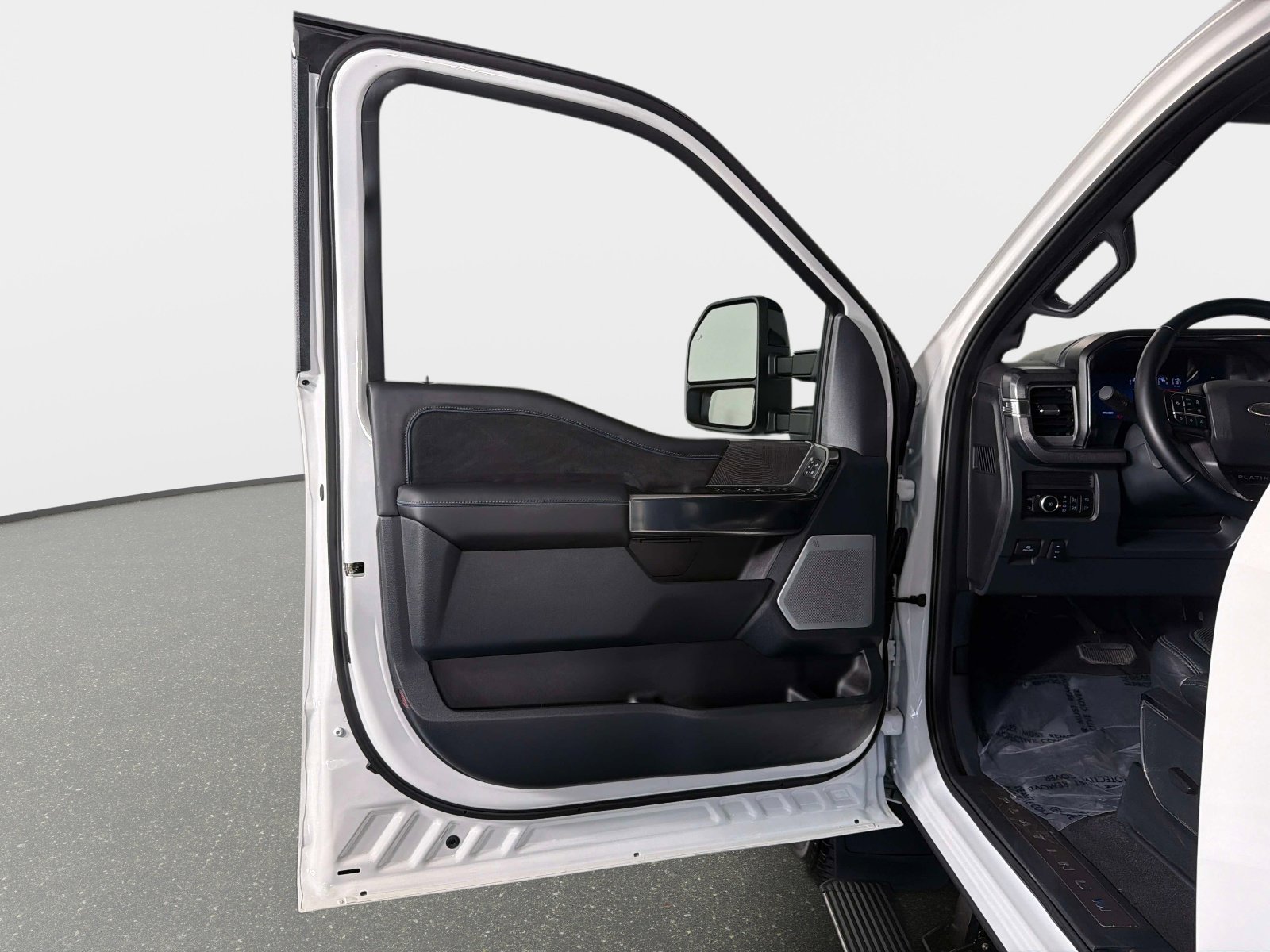 Used 2025 Ford F250 Platinum AWD/4WD image 38