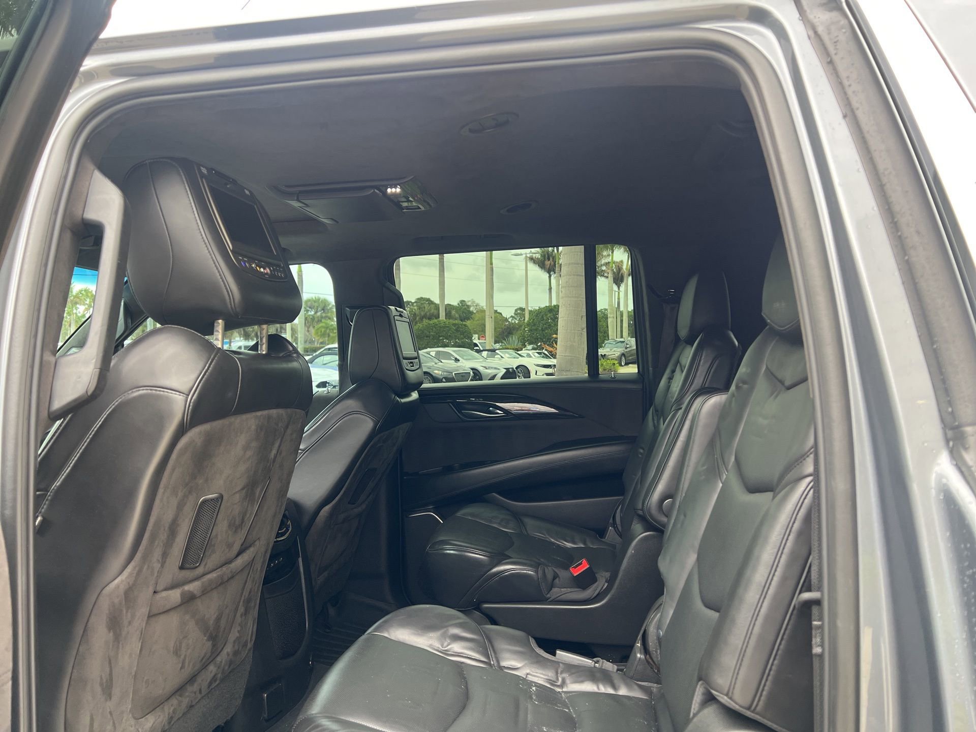 Used 2018 Cadillac Escalade ESV Platinum image 12