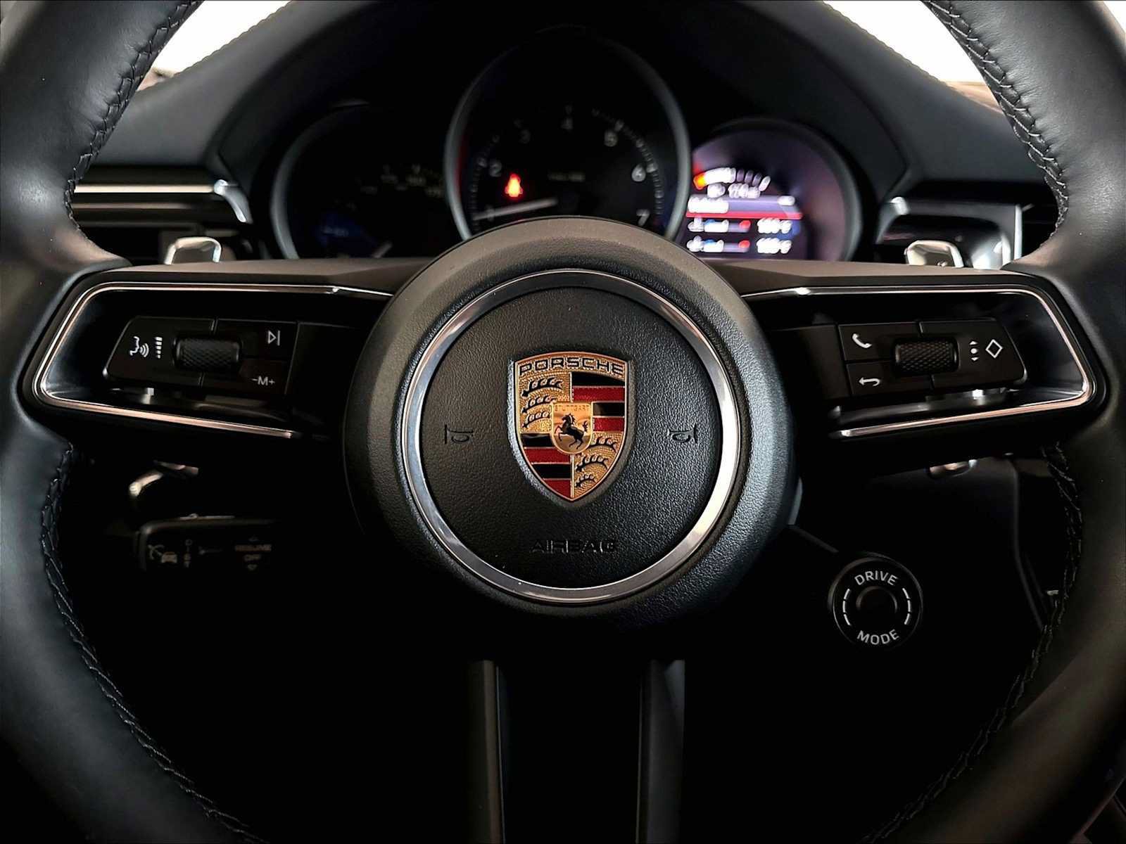 Used 2026 Porsche Macan AWD/4WD image 19