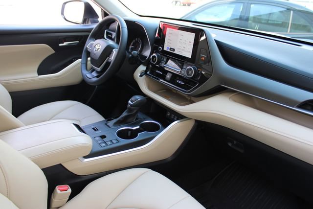 Used 2023 Toyota Highlander XLE image 13