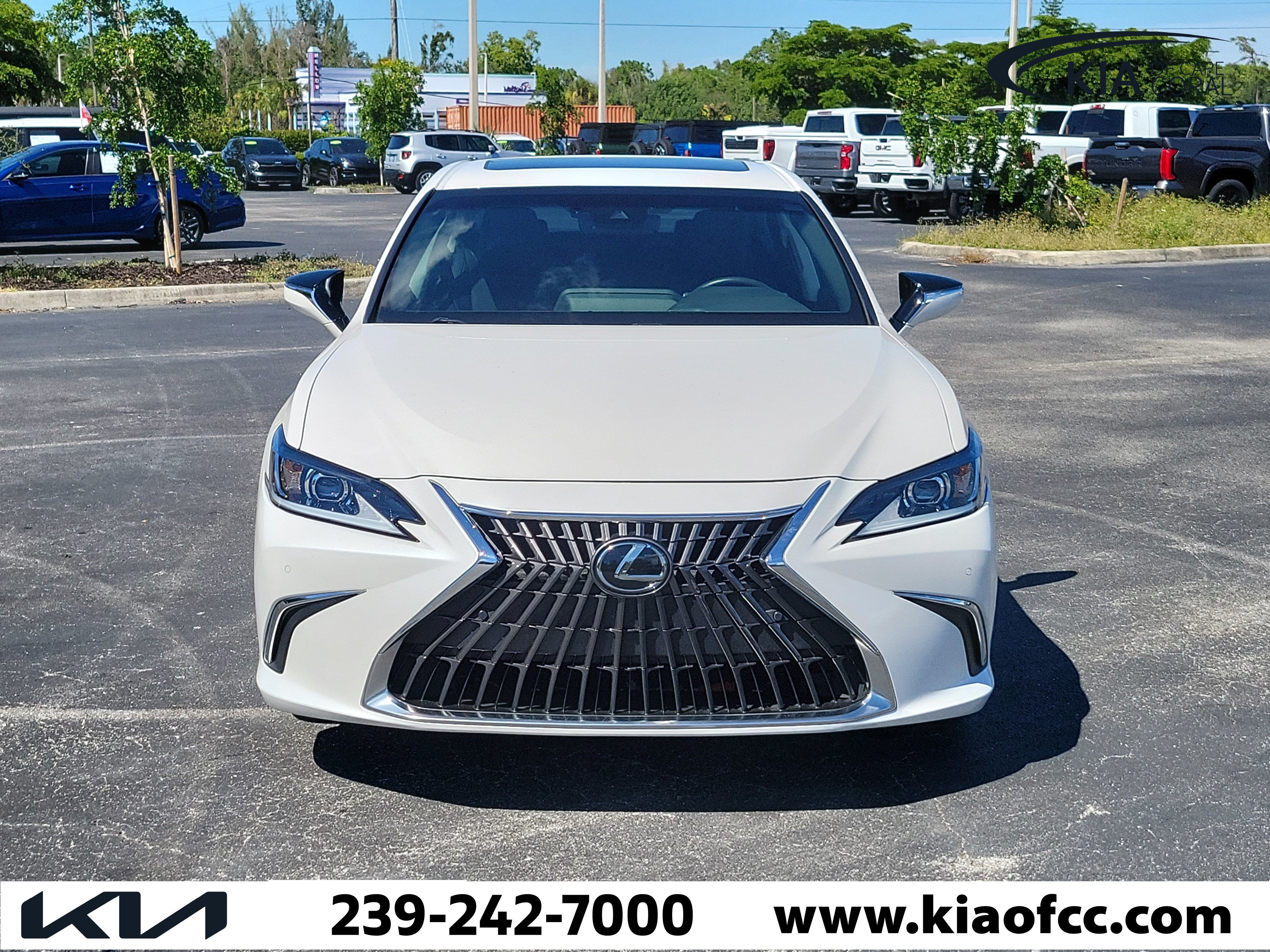 Used 2024 Lexus ES 350 w/ Premium Package FWD image 2
