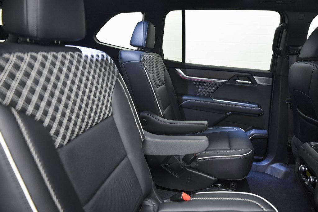 Used 2024 GMC Acadia Denali w/ Super Cruise Package image 14