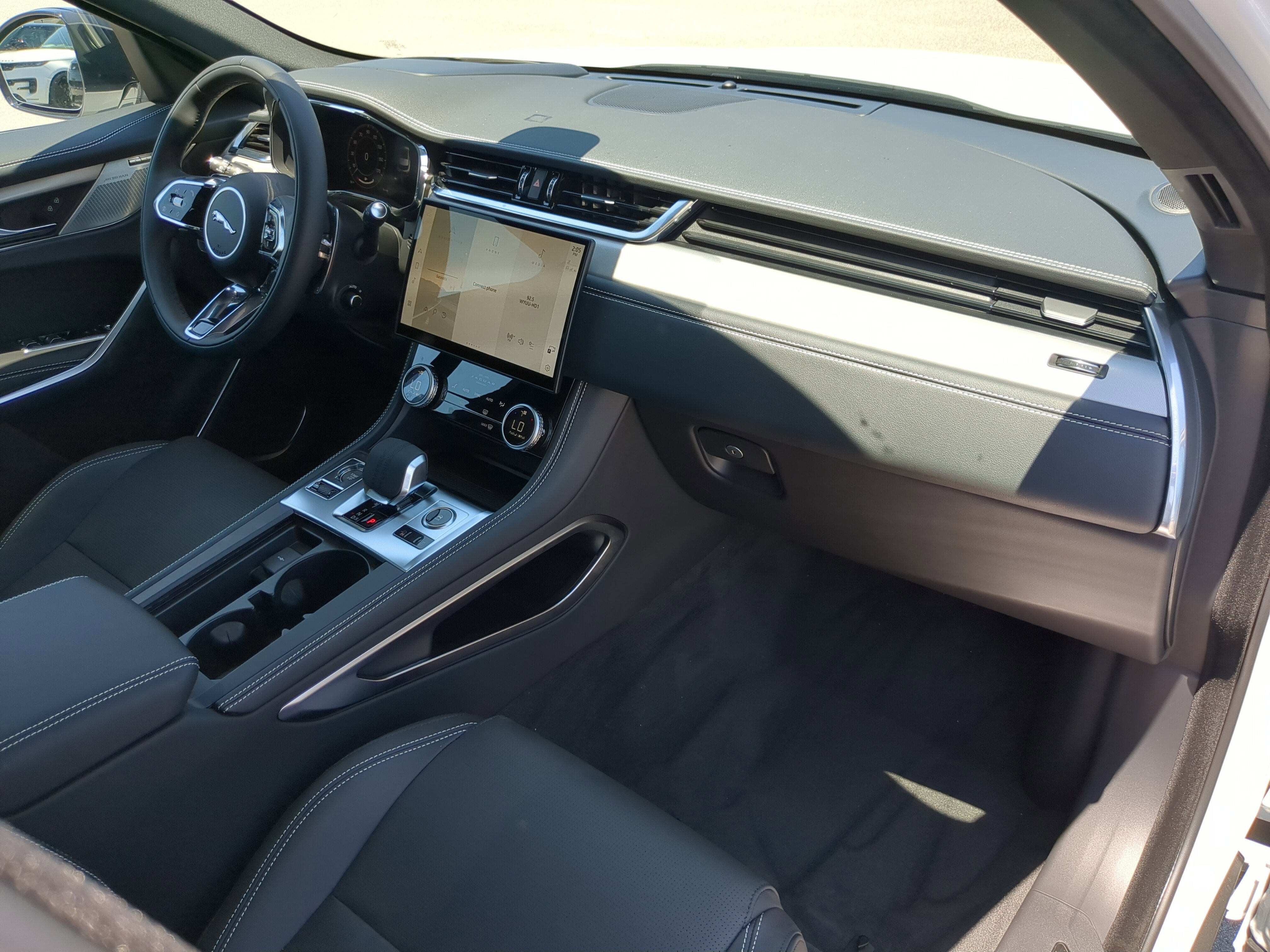 New 2026 Jaguar F-PACE R-Dynamic S image 10