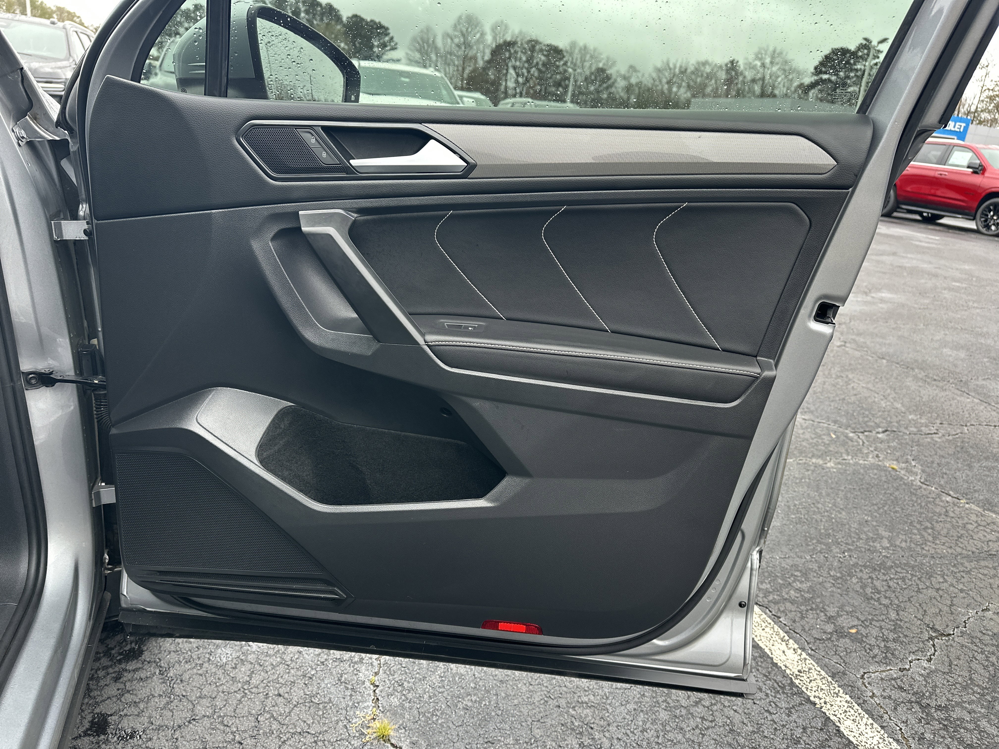 Used 2022 Volkswagen Tiguan SE image 15