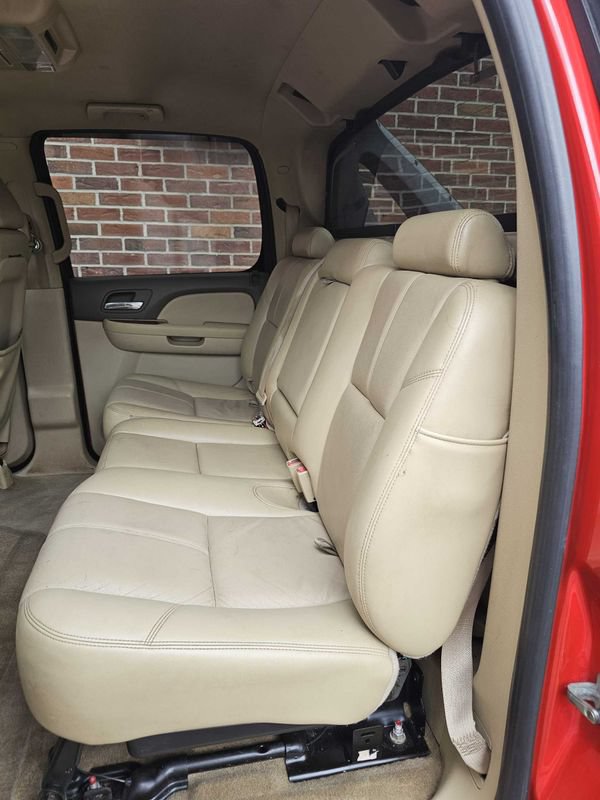 Used 2010 Chevrolet Avalanche LT w/ Regional Value Package AWD/4WD image 5
