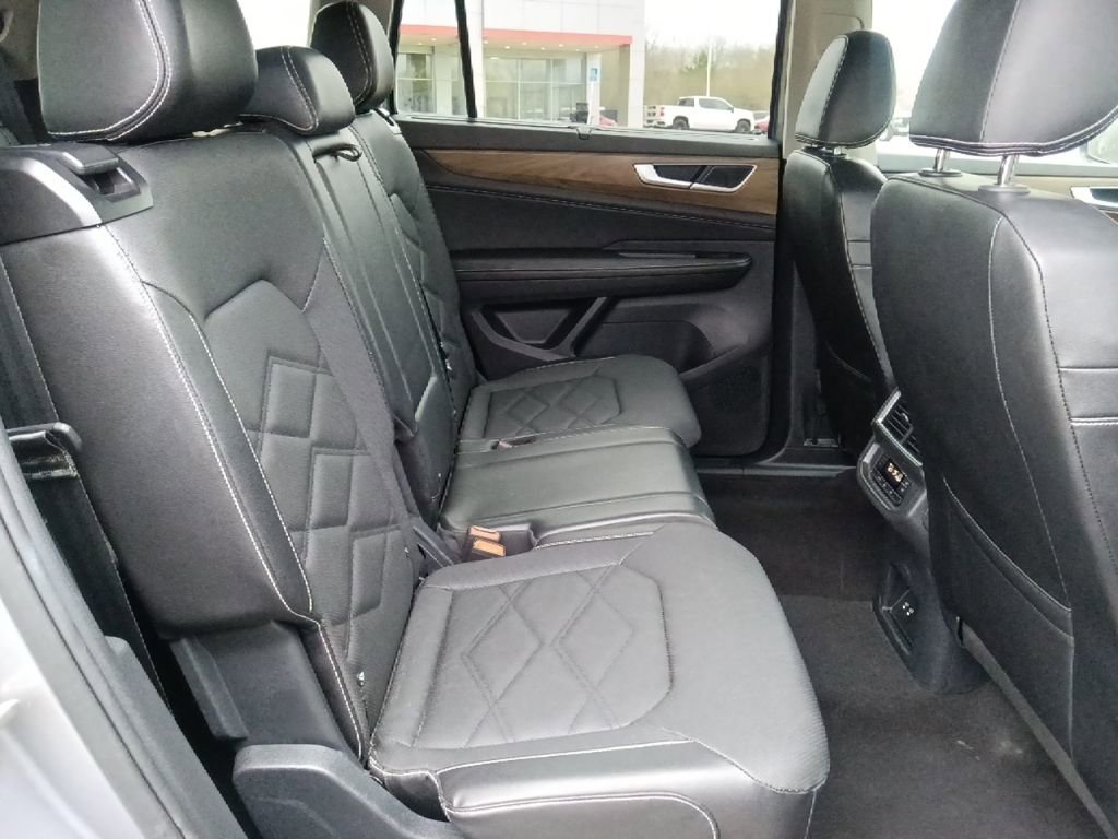 Used 2024 Volkswagen Atlas SE image 35