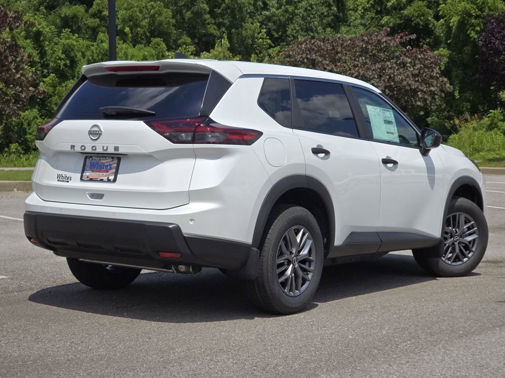 Used 2025 Nissan Rogue S image 14