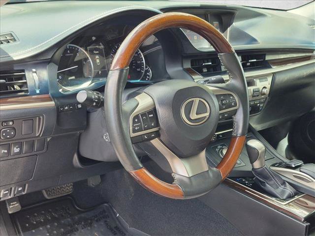 Used 2016 Lexus ES 350 w/ Luxury Package w/Wood Trim FWD image 10
