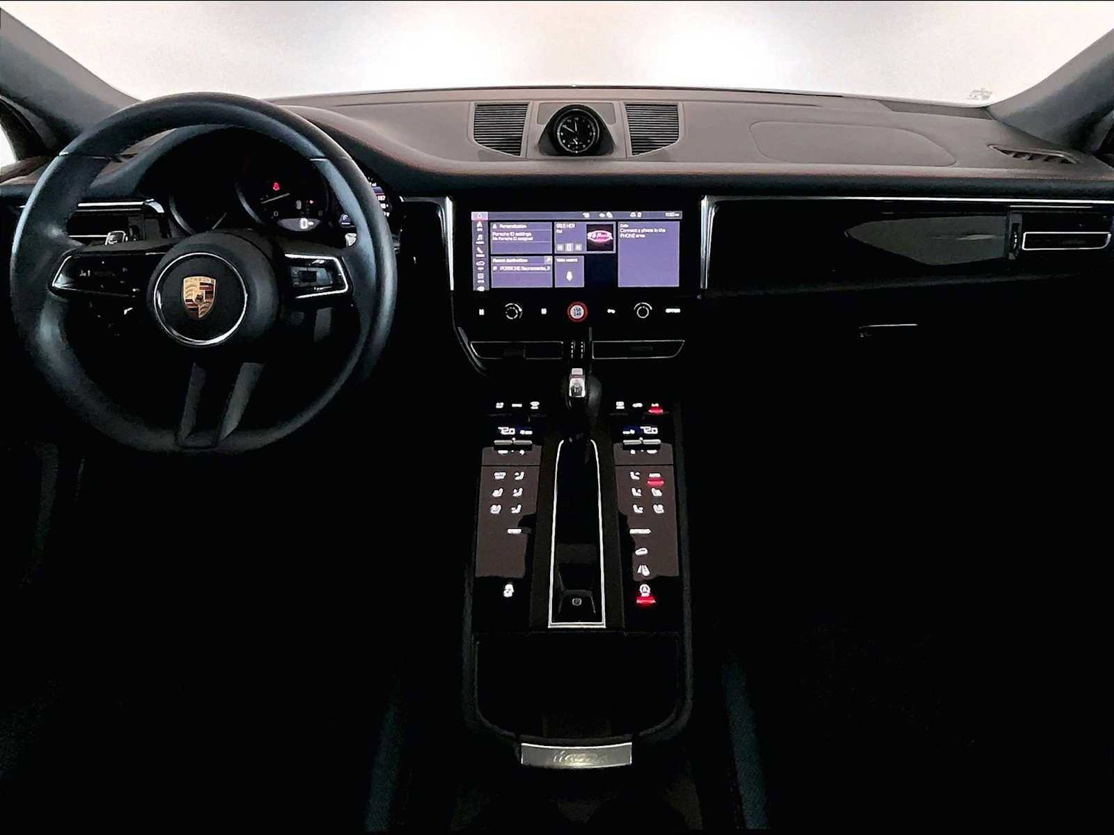 Used 2025 Porsche Macan image 17