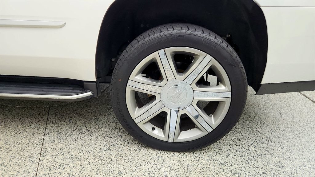 Used 2019 Cadillac Escalade Premium Luxury RWD image 10