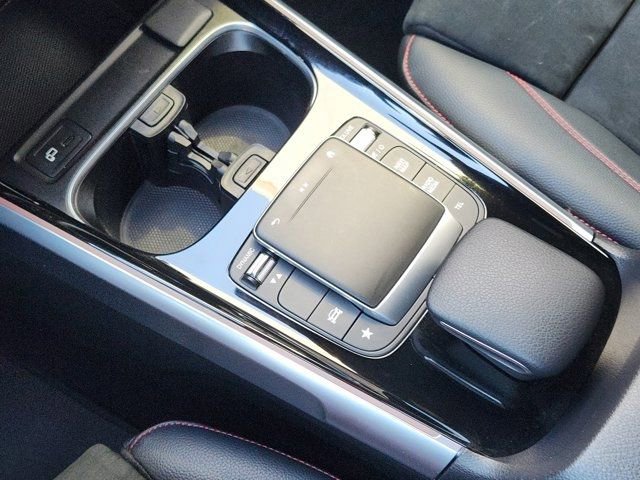 Used 2022 Mercedes-Benz GLB 250 4MATIC image 22