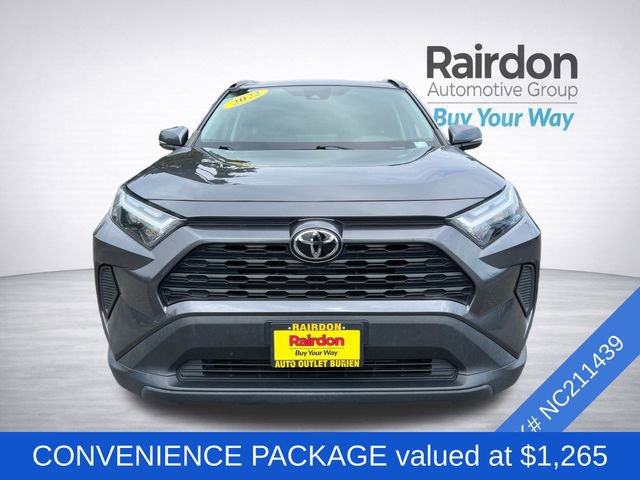 Used 2022 Toyota RAV4 XLE w/ Convenience Package FWD image 2