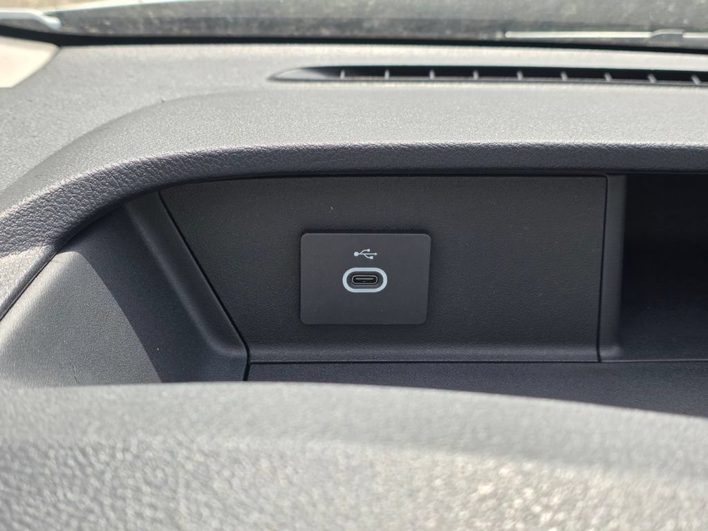 New 2026 Ford Transit 250 148 Medium Roof w/ Load Area Protection Package RWD image 40