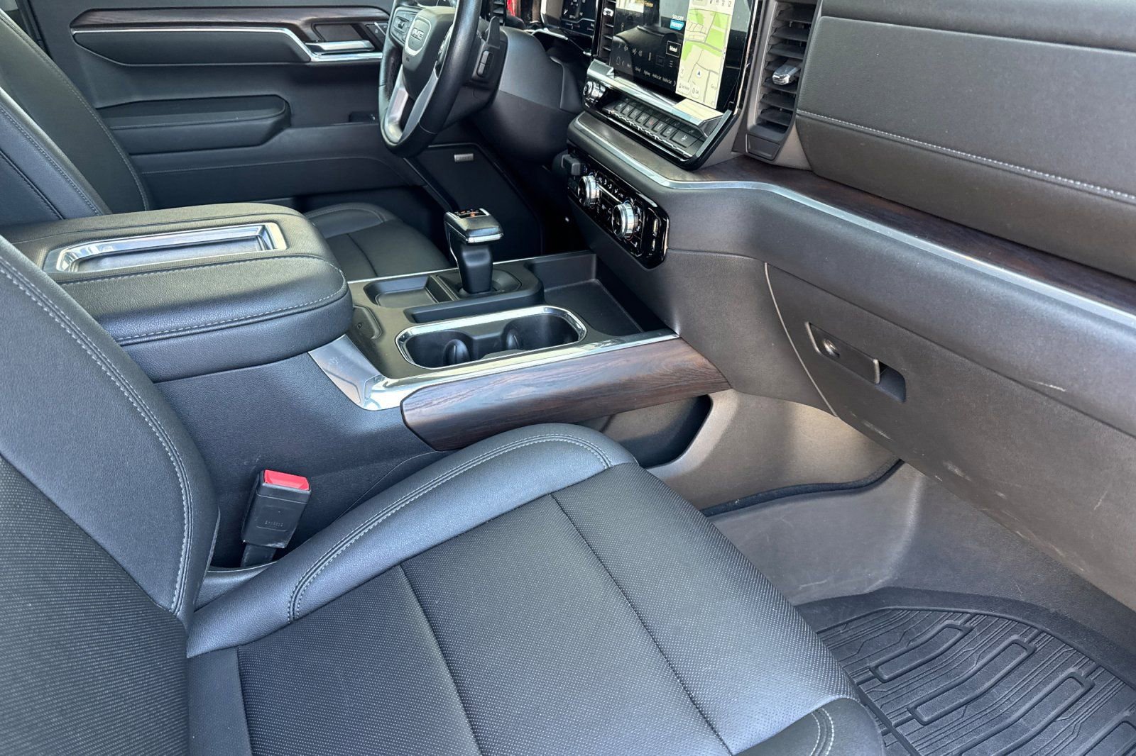 Used 2022 GMC Sierra 1500 SLT w/ SLT Premium Plus Package AWD/4WD image 16