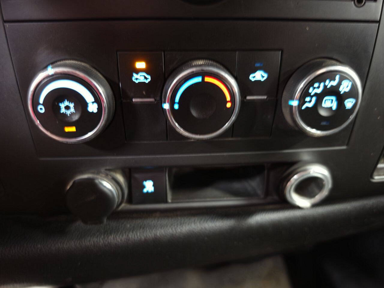 Used 2010 Chevrolet Silverado 2500 LT AWD/4WD image 31