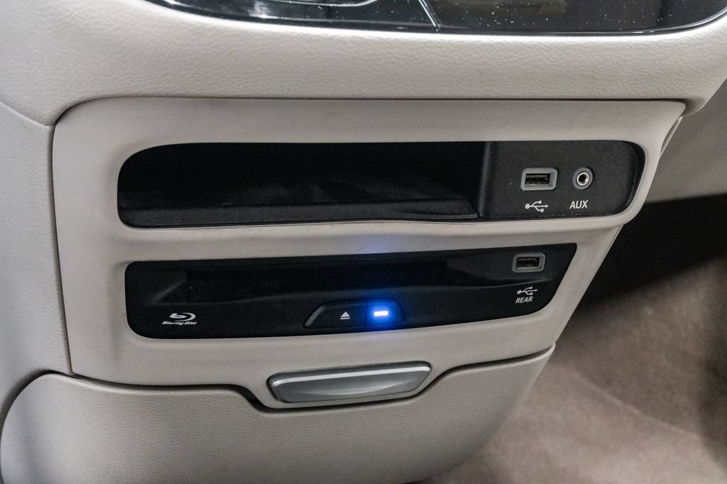 Used 2019 Chrysler Pacifica Touring-L Plus w/ Advanced Safetytec Group FWD image 22