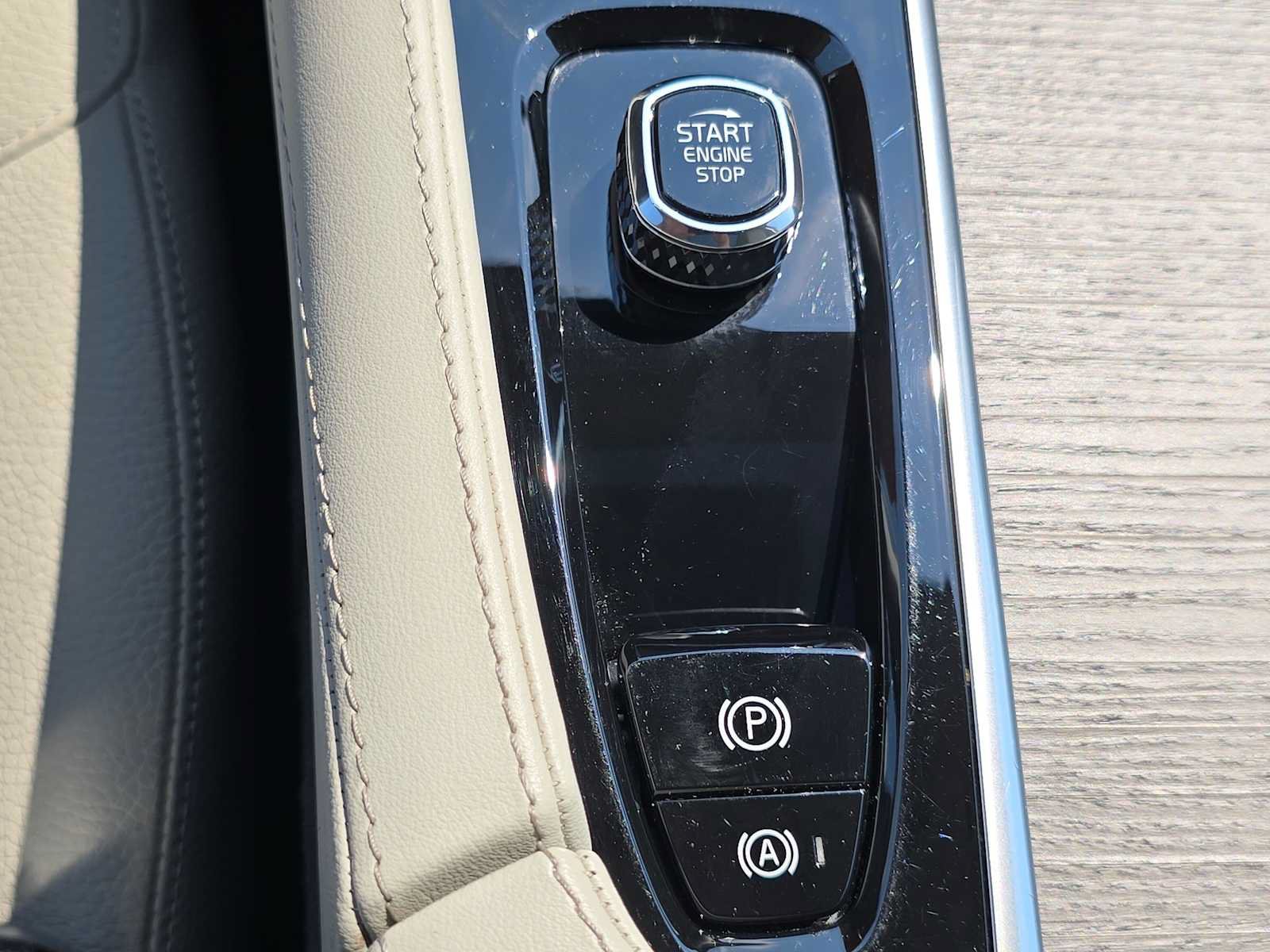 Certified 2023 Volvo XC90 T8 Plus AWD/4WD image 33