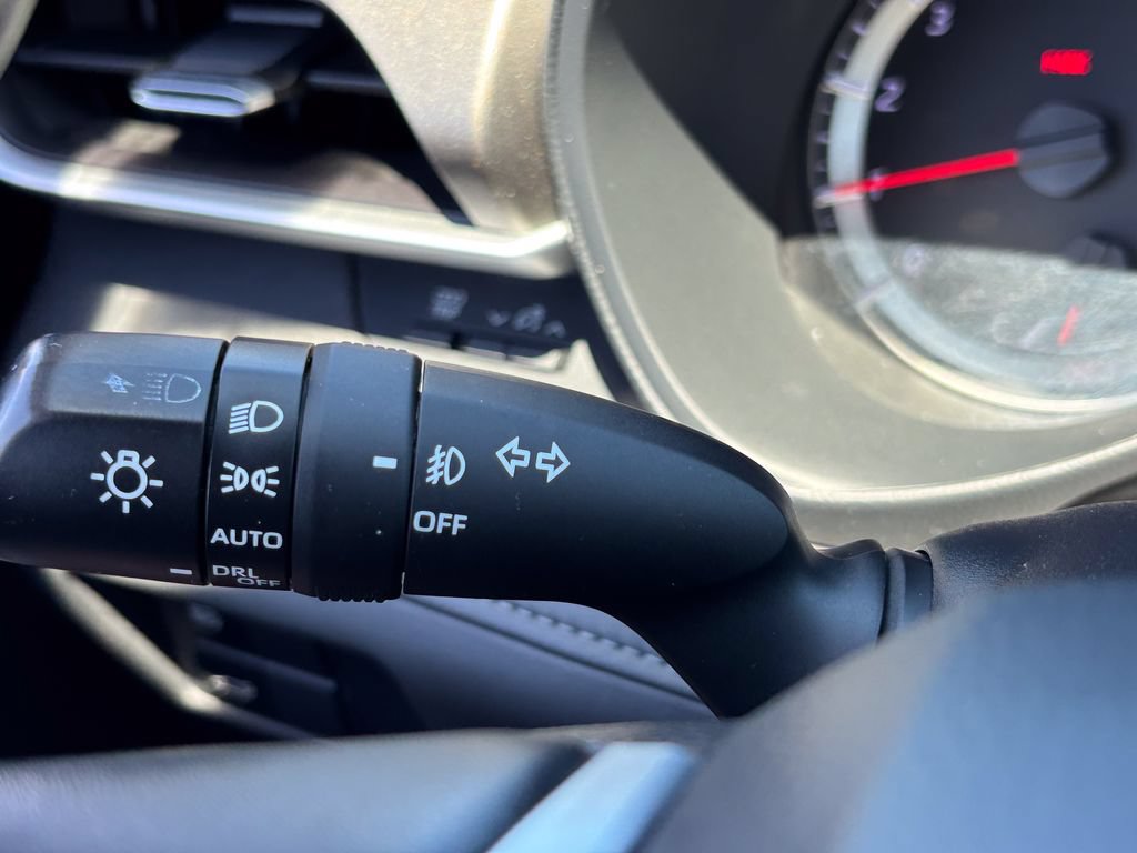Used 2020 Toyota Highlander LE AWD/4WD image 25