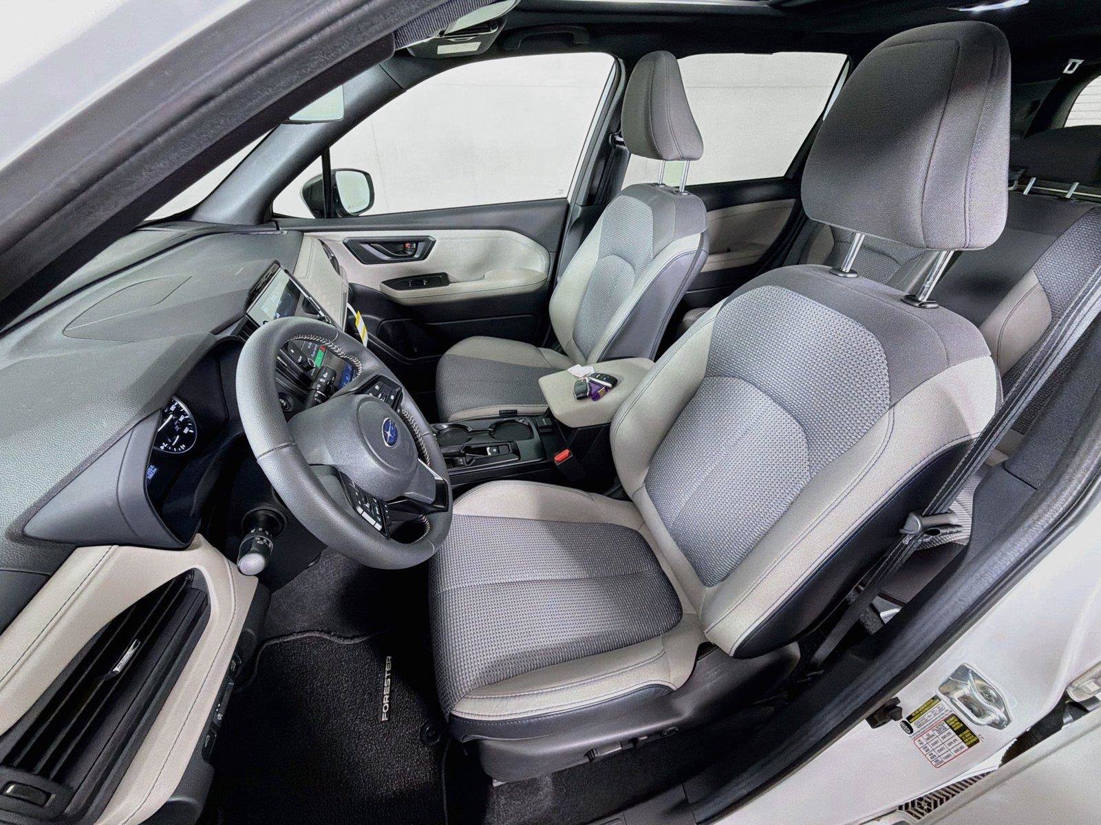 Used 2026 Subaru Forester Premium AWD/4WD image 2