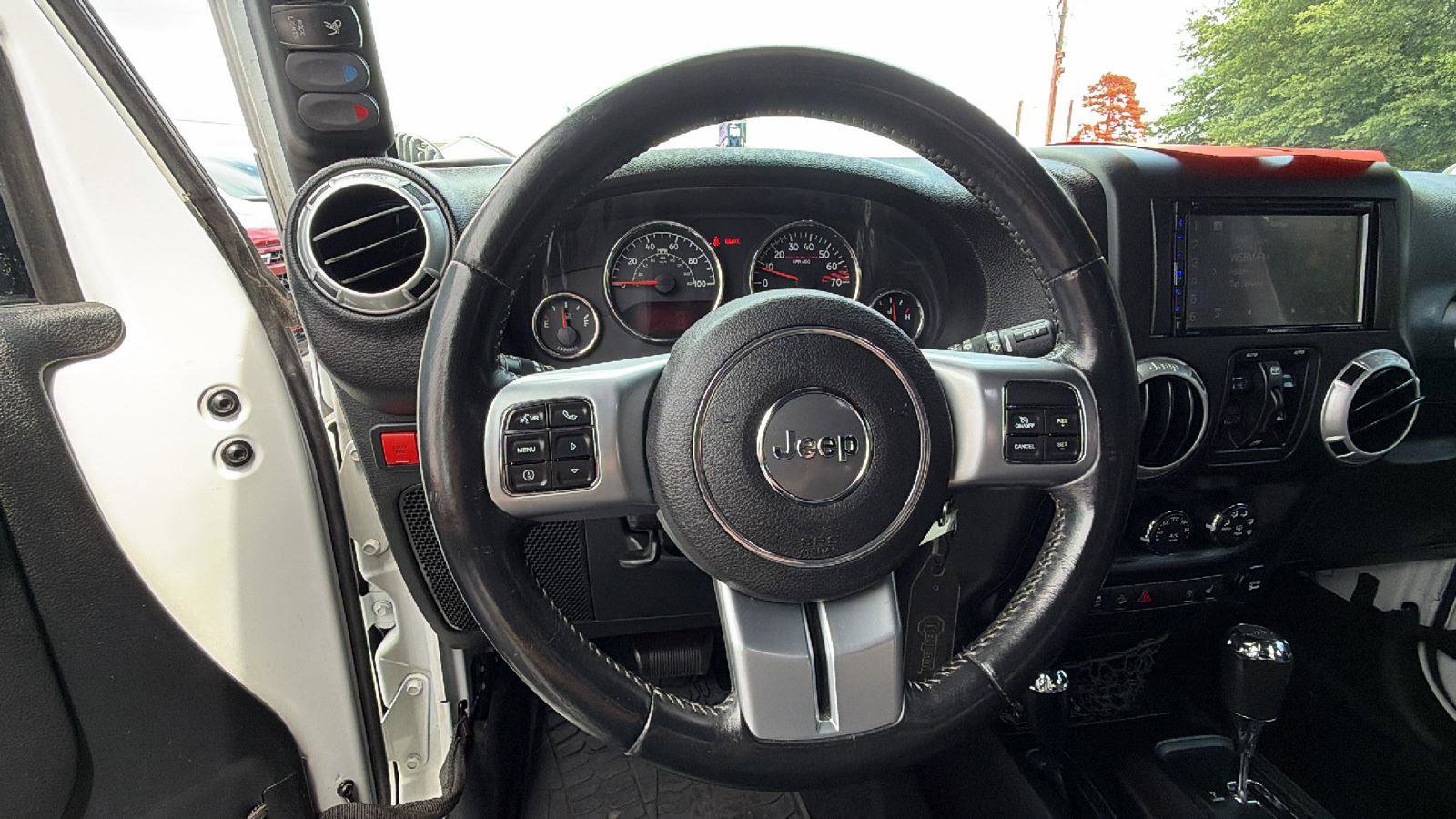Used 2015 Jeep Wrangler Unlimited Rubicon AWD/4WD image 21