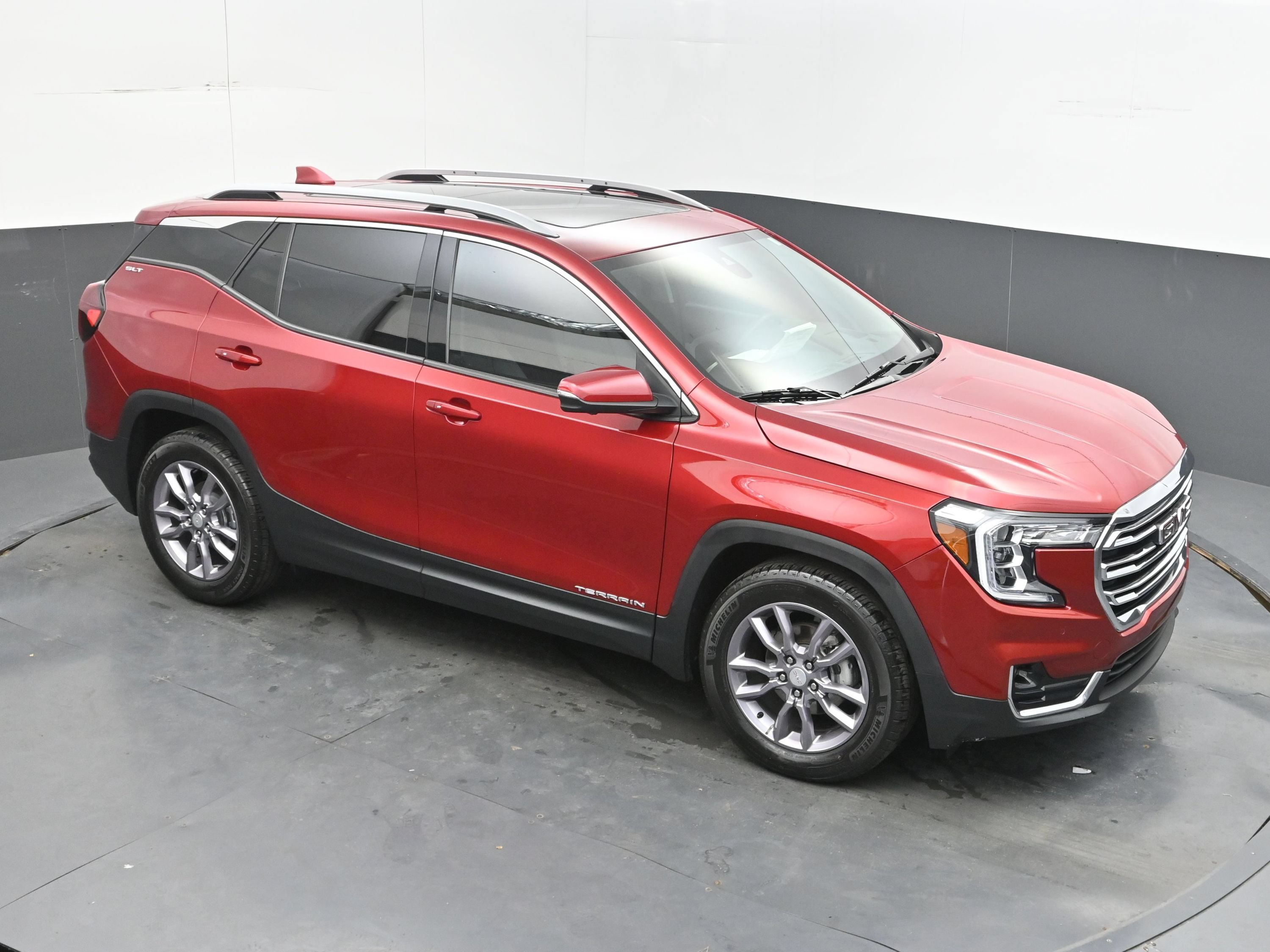 Used 2023 GMC Terrain SLT w/ Tech Package FWD image 32